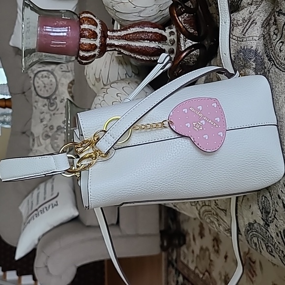 NWT Nanette Lepore White Loraine Bucket Bag with keyring mirror - Picture 6 of 8